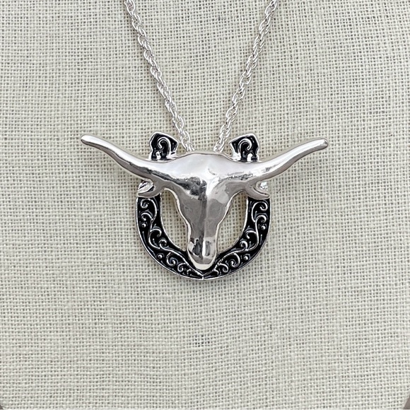 Red Saguaro Trading Post Jewelry - Longhorn and Filigree Horseshoe Necklace